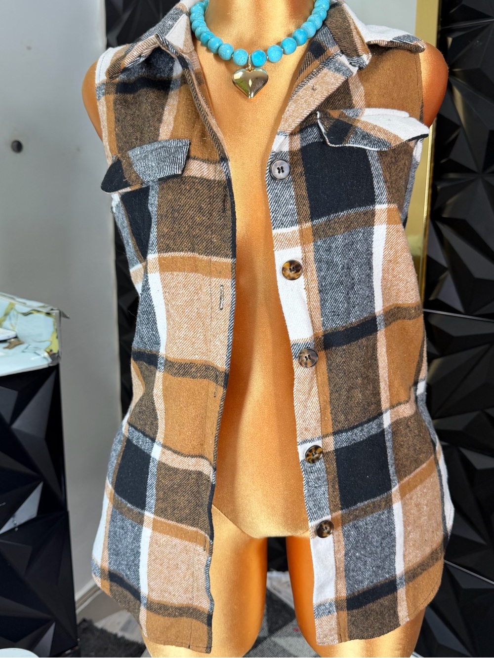 🔥👘Sleeveless Plaid Shacket in Brown & Black